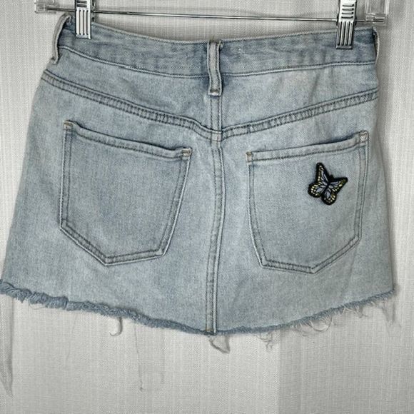 PacSun Embroidered Patch‎ Denim Mini Skirt - Picture 3 of 4